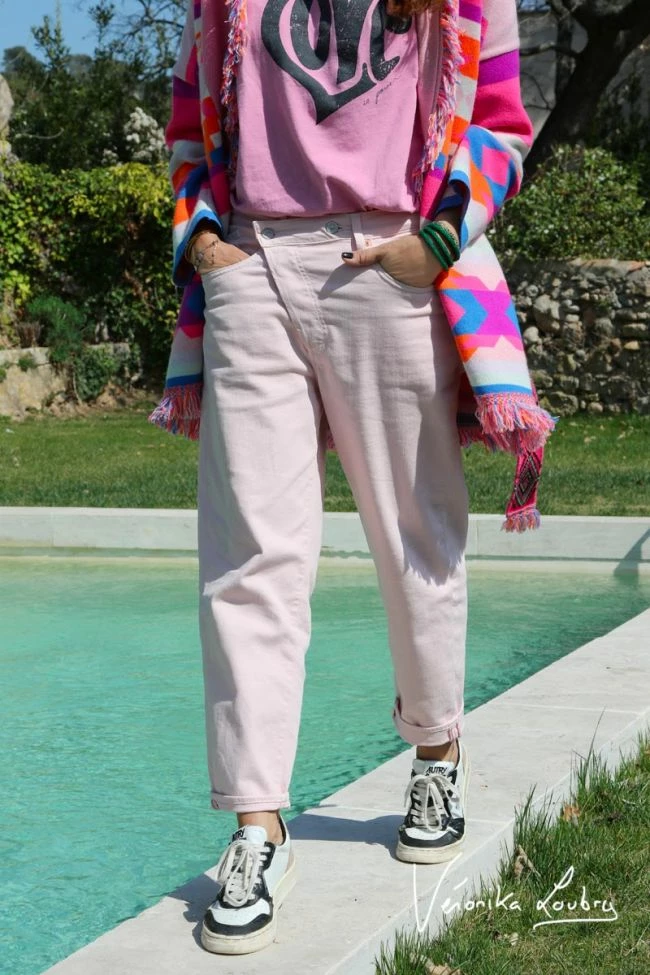 LE TEMPS DES CERISES Mary Boyfit Jeans Rose By Véronika Loubry 3 LE TEMPS DES CERISES Mary Boyfit Jeans Rose By Véronika Loubry – Image 3