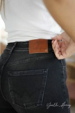 LE TEMPS DES CERISES COLLAB @YAELLE_HENRY Henry 400/17 Mom Taille Haute 7/8ème Jeans Noir N°1 -Le Temps des Cerises Soldes Magasin 222 jf417basw1402ya 0403 imaged6