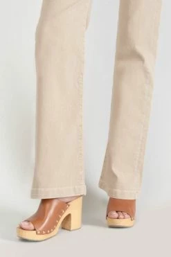 LE TEMPS DES CERISES Sormiou Flare Jeans Beige Sable 15 LE TEMPS DES CERISES Sormiou Flare Jeans Beige Sable -Le Temps des Cerises Soldes Magasin 231 jfsormiouwpig 1191 imaged6