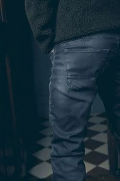 LE TEMPS DES CERISES Musset 700/11 Adjusted Jeans Enduit Bleu-noir N°3